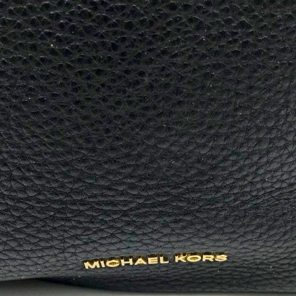Michael Kors, pebble, leather, black shoulder bag, gold hardware, zipper closure - Picture 2 of 9